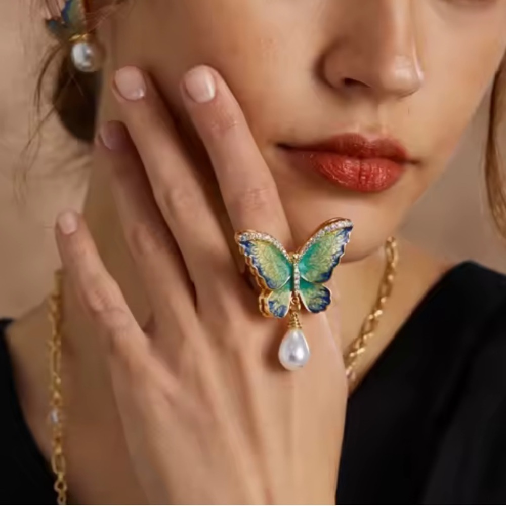 Royal Butterfly Gold Pearl Ring